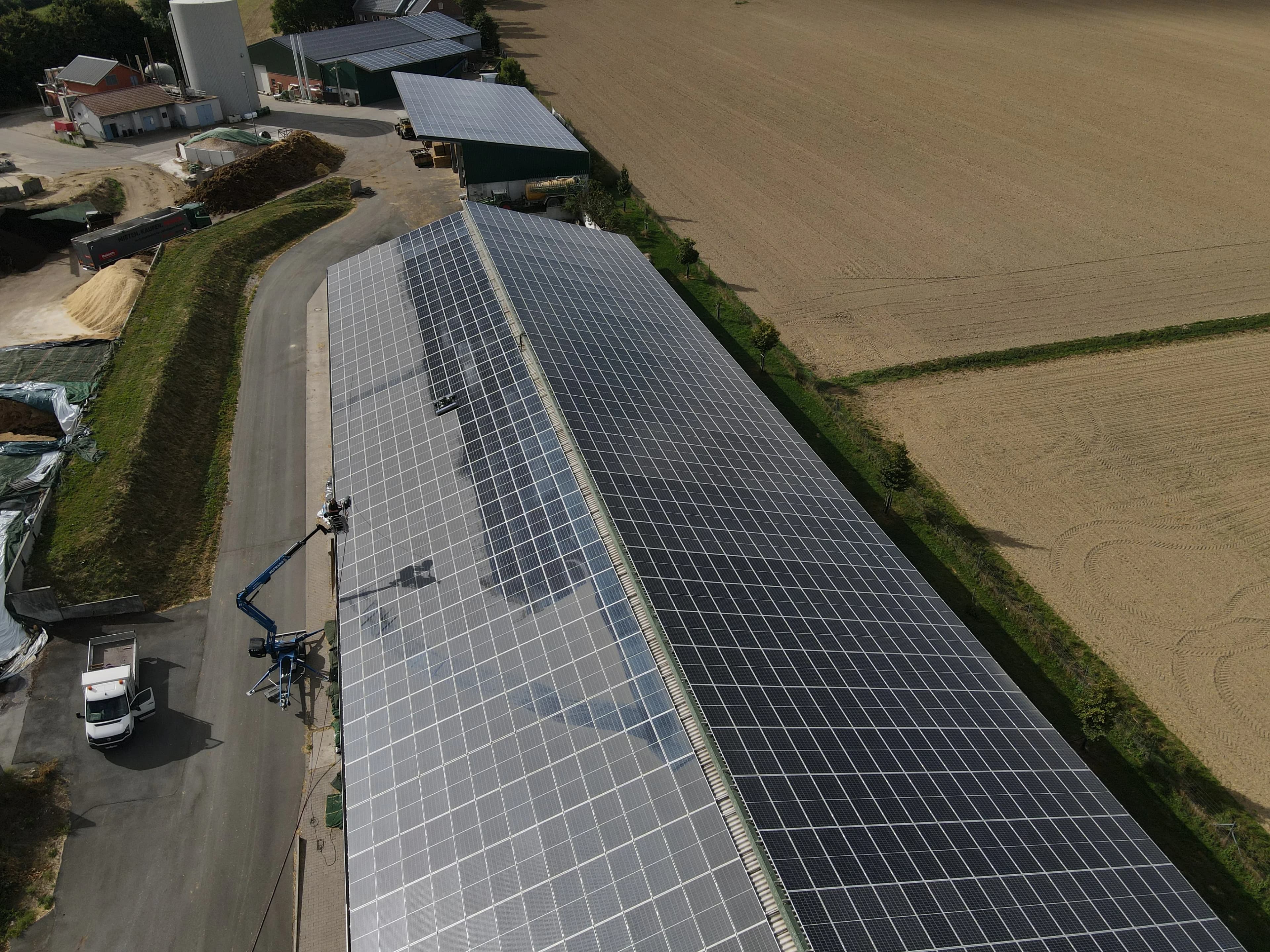 Reinigung einer PV-Anlage auf landwirtschaftlicher Fläche